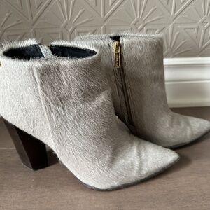Carrano Women’s Pony Hair Ankle Booties Size 8 Gray with Black Stone Stack Heel